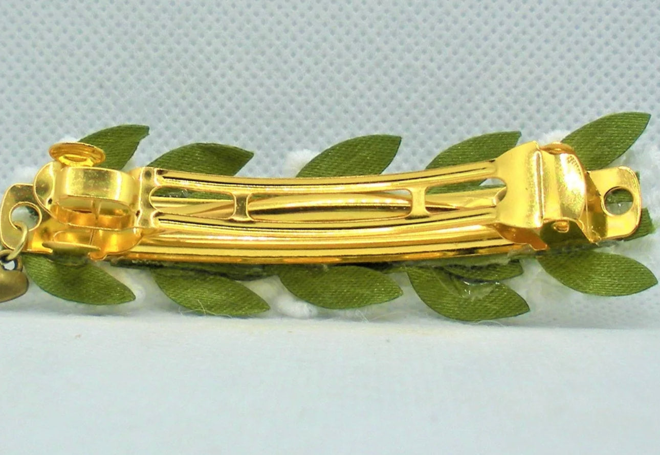 DP-197 WHITE DAISIES| DAISIES FLOWERS IN FABRIC WITH GREEN LEAVES & YELLOW BEADS