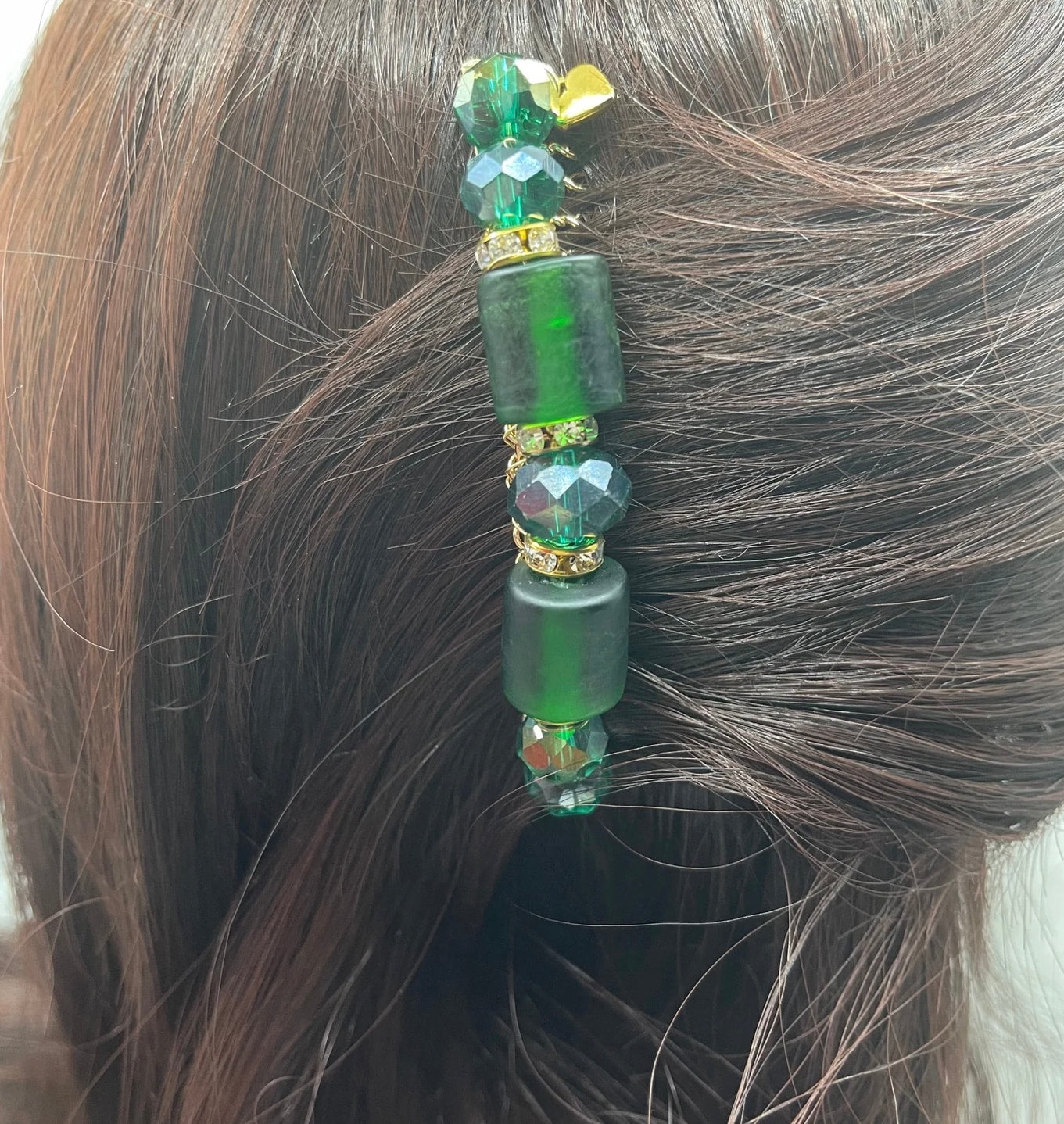 DP-238 SPLENDOR | CRYSTAL GREEN BEADS AND GREEN BARREL BEADS