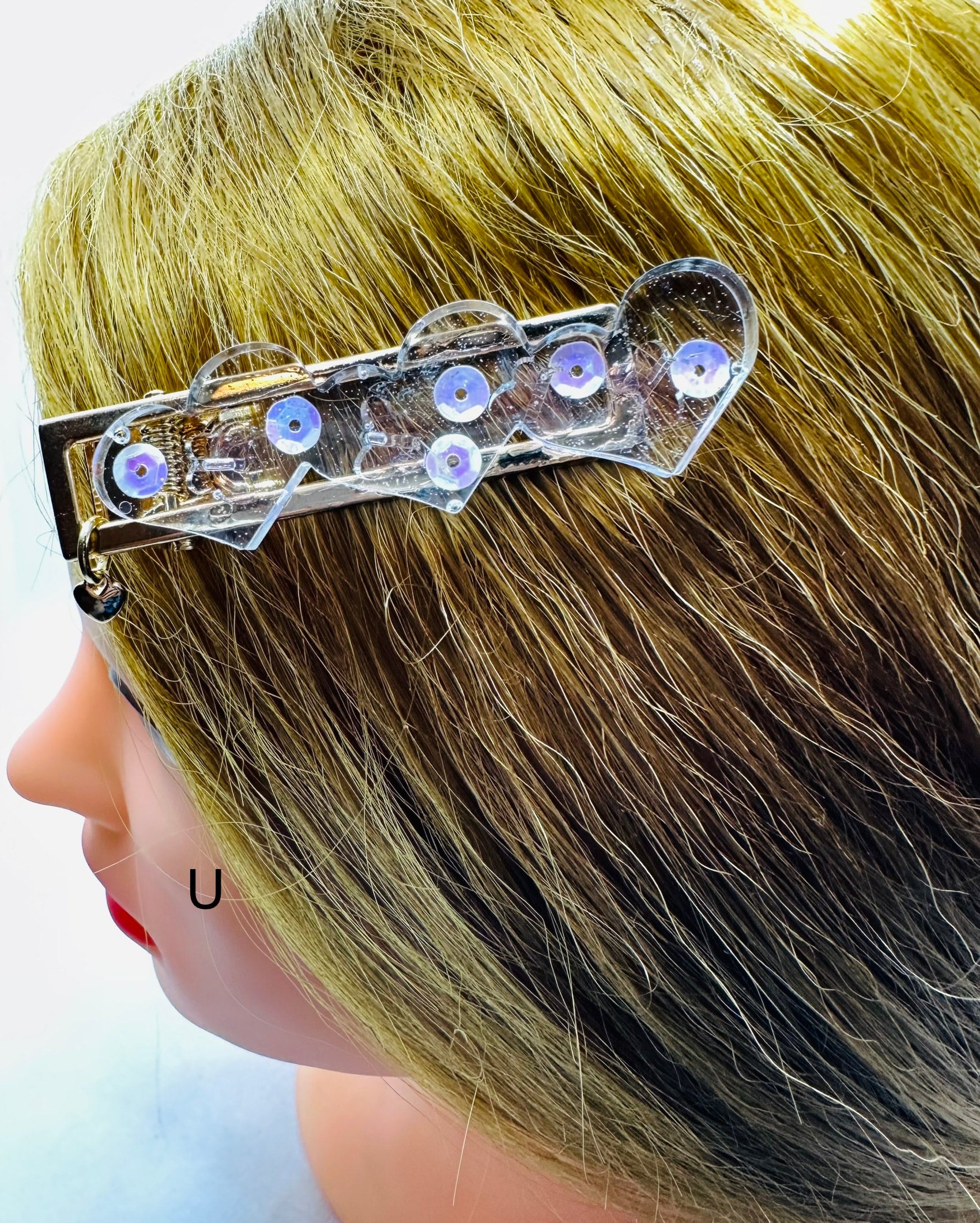 DP-270 FUN CLIPS | WITH COLORFUL BEADS GLITTER, BUTTERFLIES AND MADE WITH RESIN IN GOLD METAL