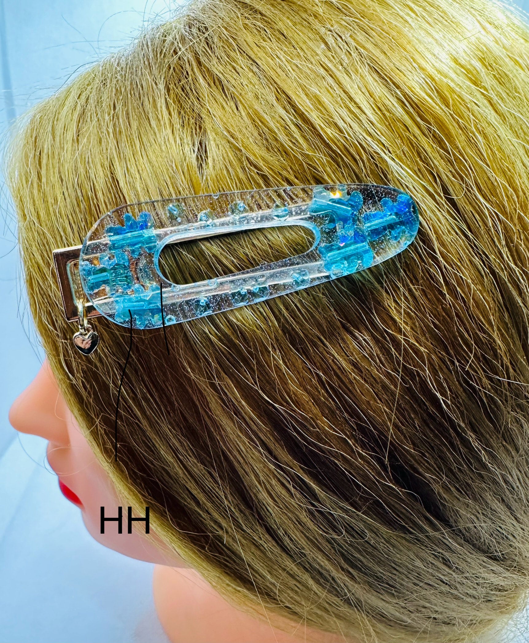 DP-270 FUN CLIPS | WITH COLORFUL BEADS GLITTER, BUTTERFLIES AND MADE WITH RESIN IN GOLD METAL