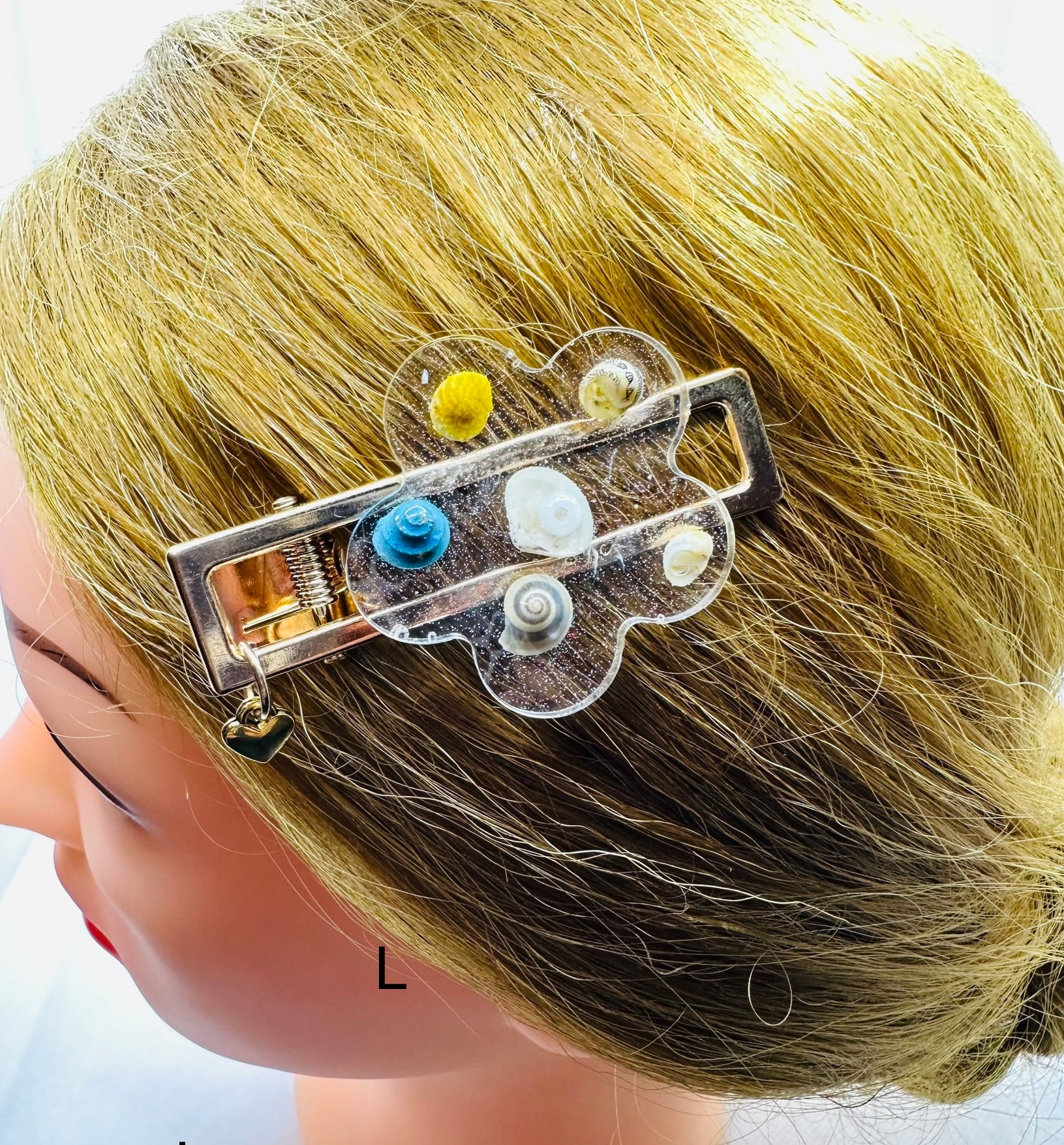 DP-270 FUN CLIPS | WITH COLORFUL BEADS GLITTER, BUTTERFLIES AND MADE WITH RESIN IN GOLD METAL