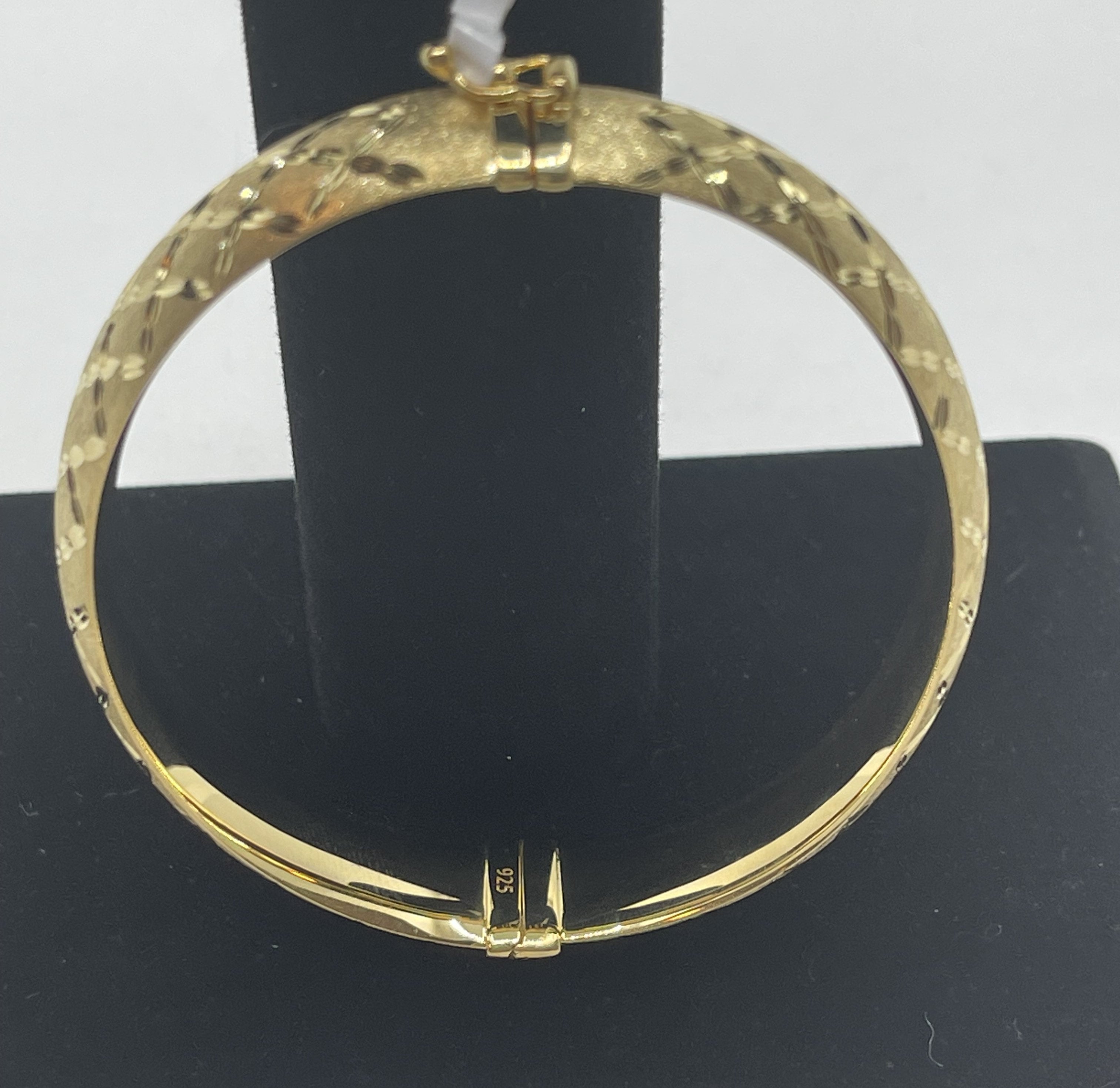 DP-258 Diamond Cut Bangle Bracelet 18K Gold Plated Sterling Silver 7.75 " 925