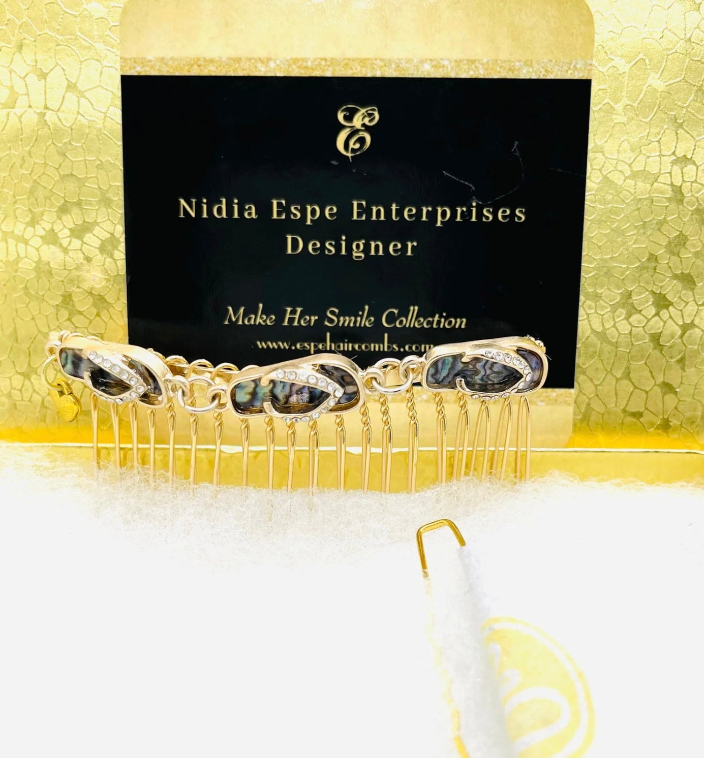 DP-249 PARADISE | THREE SANDALS BEADS WITH TINY GLASS DIAMONDS