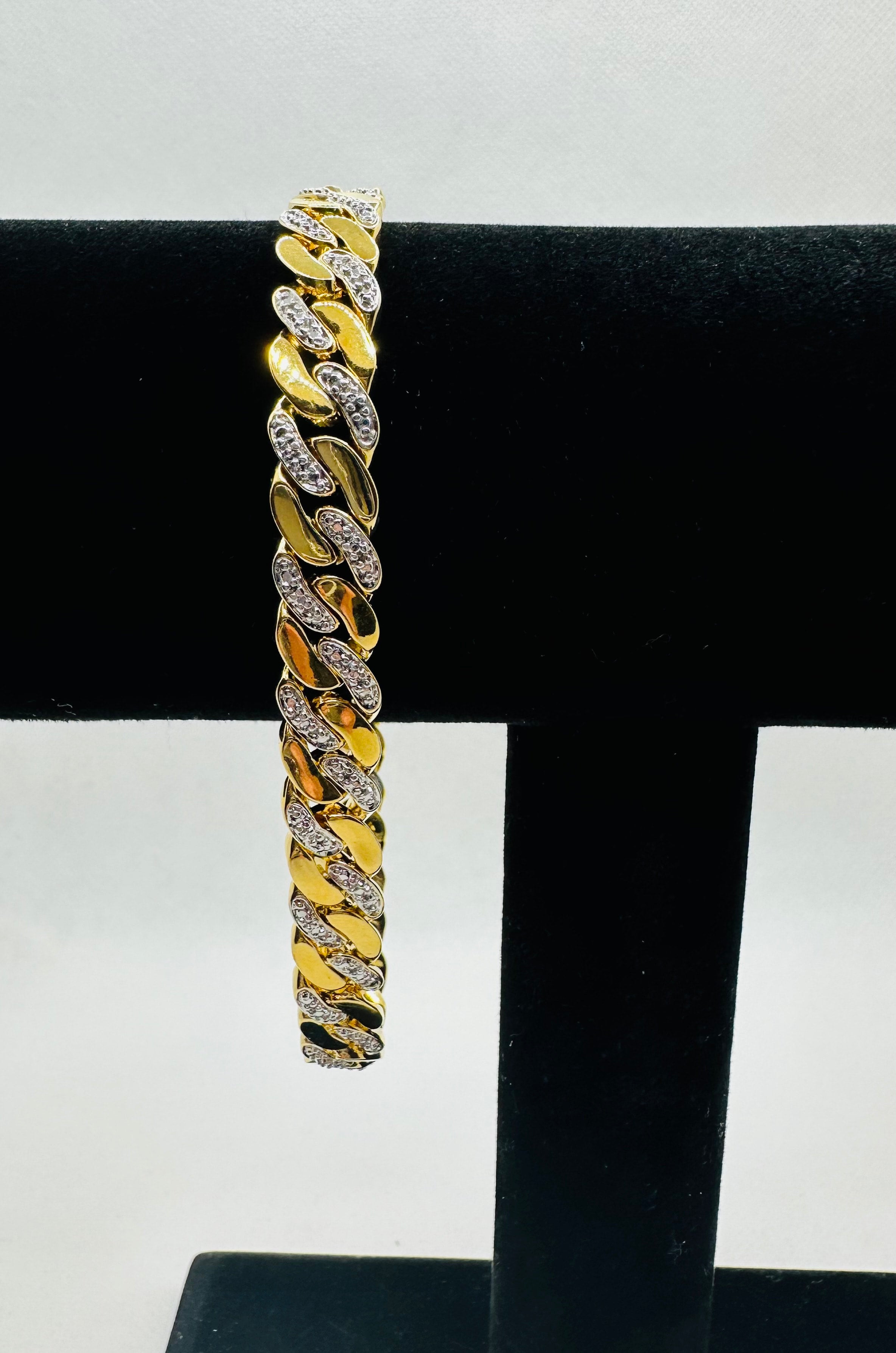 DP-268   Men's Diamond Accent Curb-Link Bracelet Yellow Gold-Plated 9.5" (9mm)