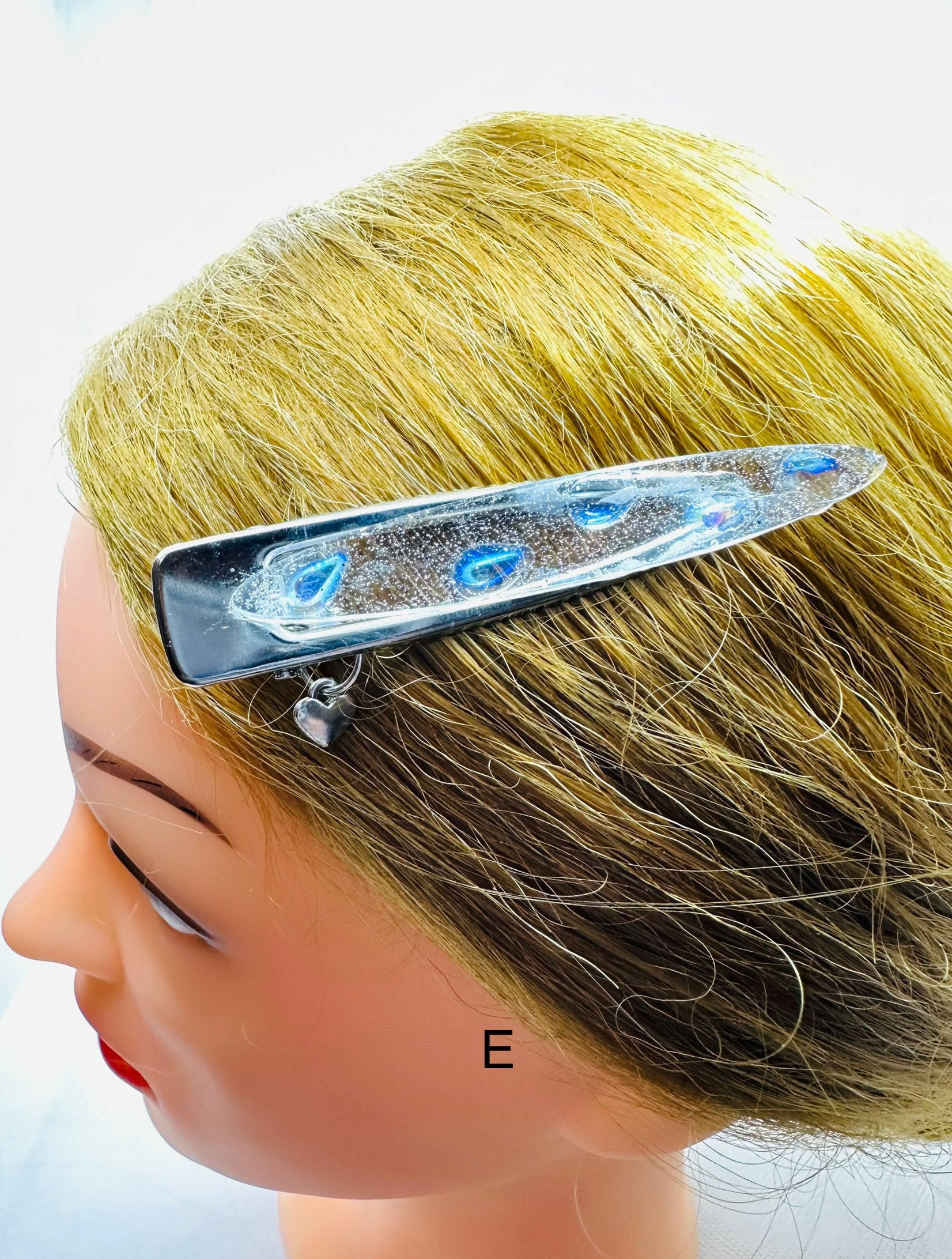 DP-269 FUN CLIPS | WITH COLORFUL BEADS, GLITTER, BUTTERFLIES AND MADE WITH RESIN IN SILVER METAL