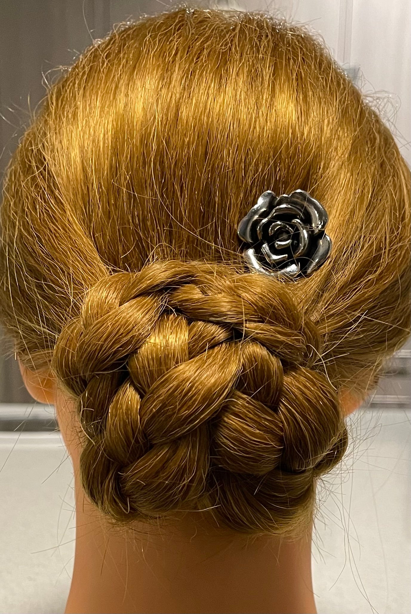 DP-135  MAGNOLIA / SILVER PLATED ACRYLIC FLOWERS W/BLACK DETAIL