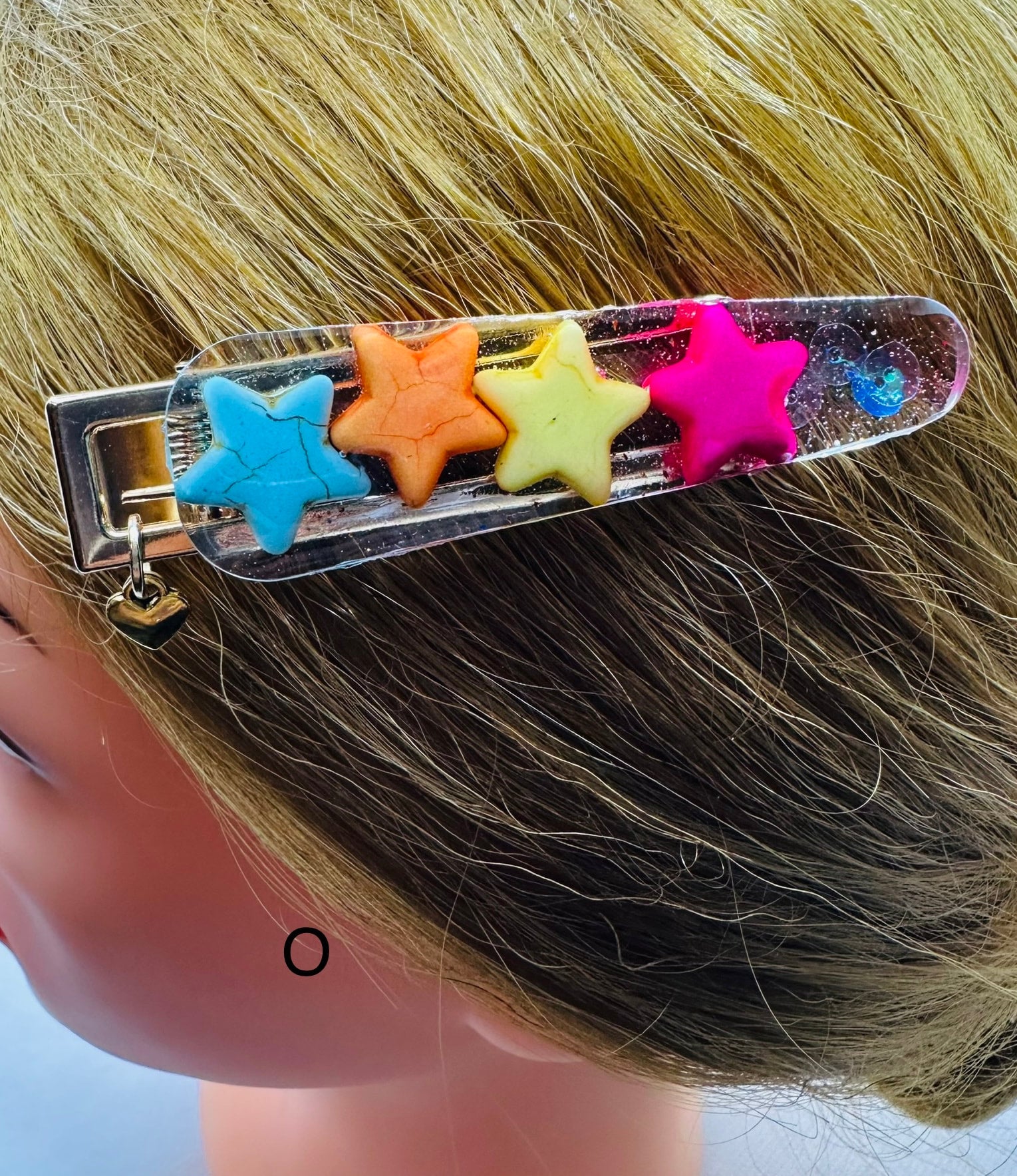 DP-270 FUN CLIPS | WITH COLORFUL BEADS GLITTER, BUTTERFLIES AND MADE WITH RESIN IN GOLD METAL