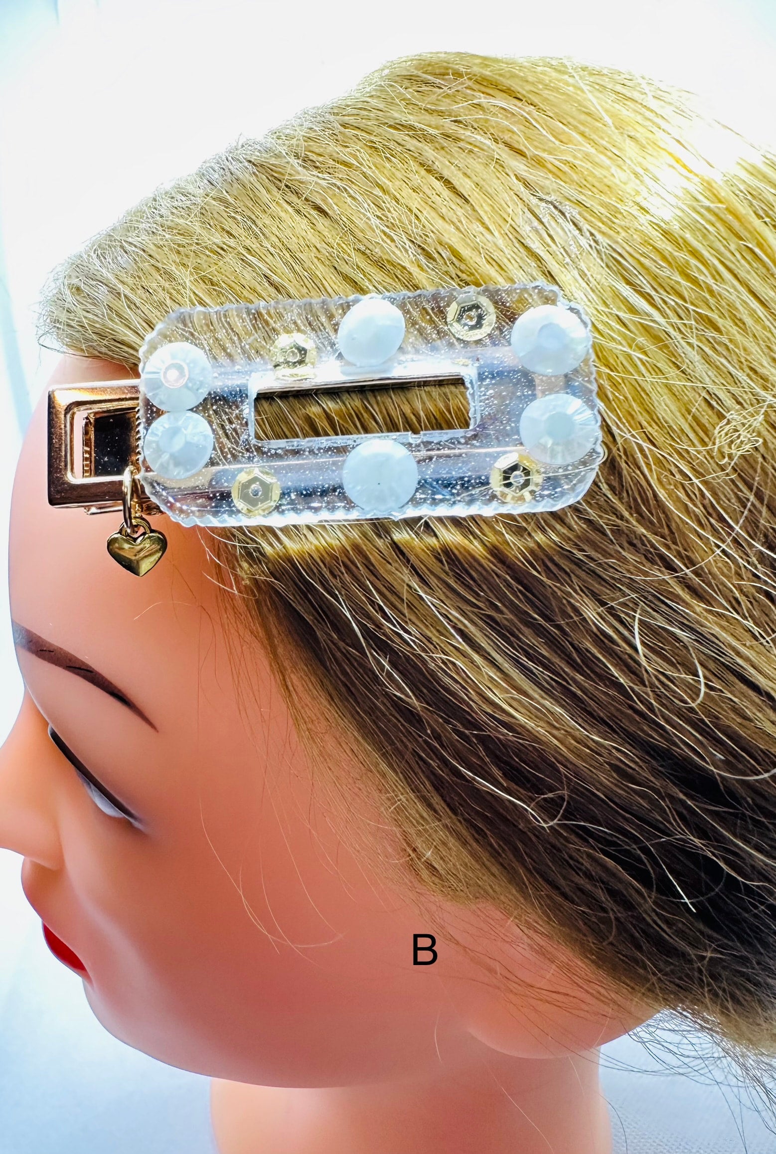 DP-270 FUN CLIPS | WITH COLORFUL BEADS GLITTER, BUTTERFLIES AND MADE WITH RESIN IN GOLD METAL