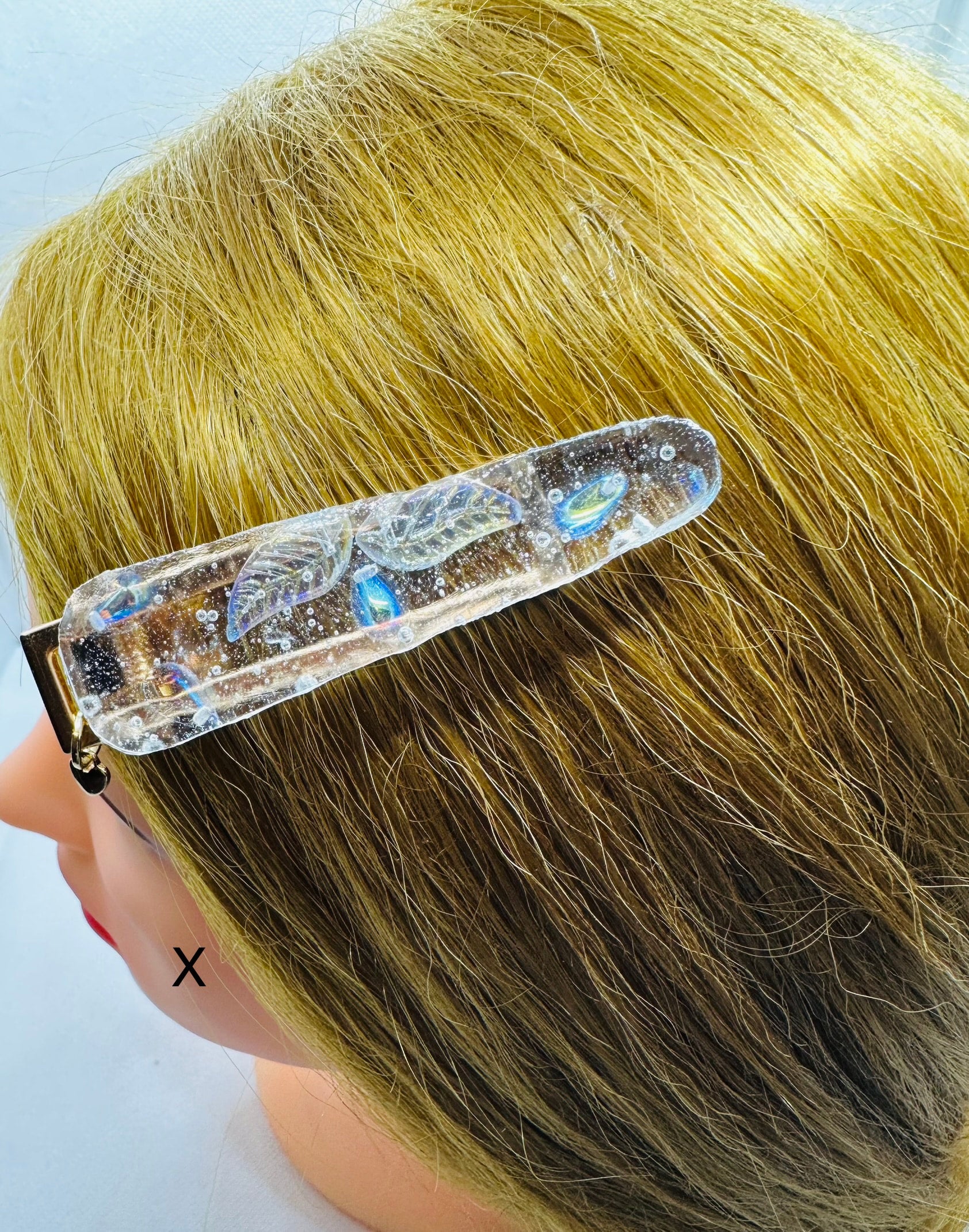 DP-270 FUN CLIPS | WITH COLORFUL BEADS GLITTER, BUTTERFLIES AND MADE WITH RESIN IN GOLD METAL