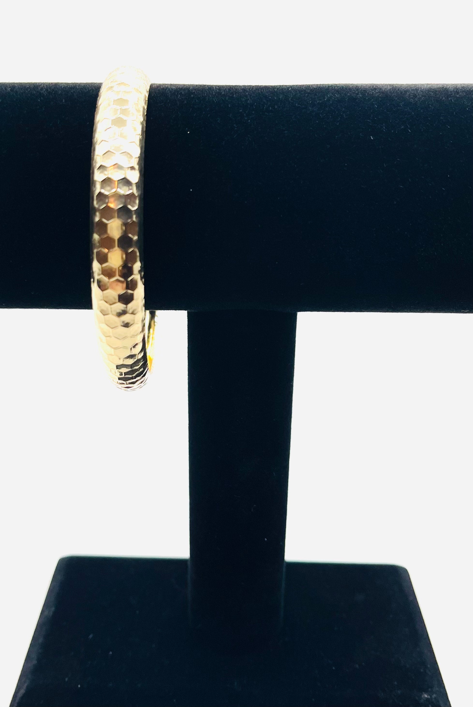 DP-253  Goldtone Hammered Bracelet