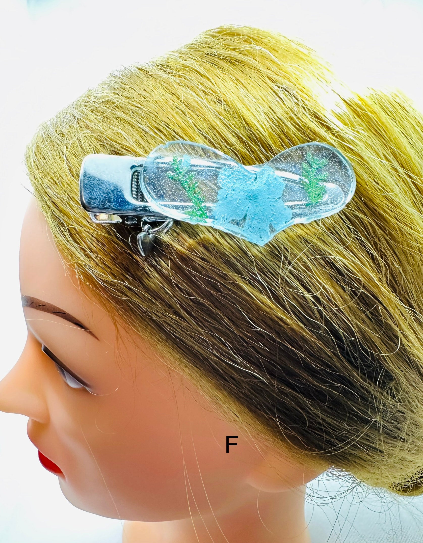 DP-269 FUN CLIPS | WITH COLORFUL BEADS, GLITTER, BUTTERFLIES AND MADE WITH RESIN IN SILVER METAL