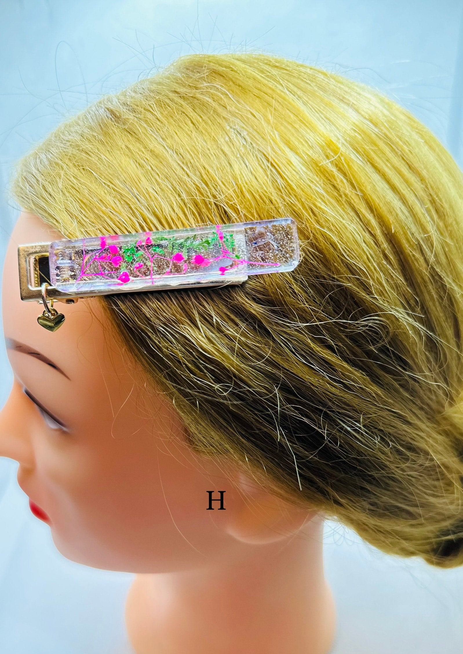 DP-270 FUN CLIPS | WITH COLORFUL BEADS GLITTER, BUTTERFLIES AND MADE WITH RESIN IN GOLD METAL