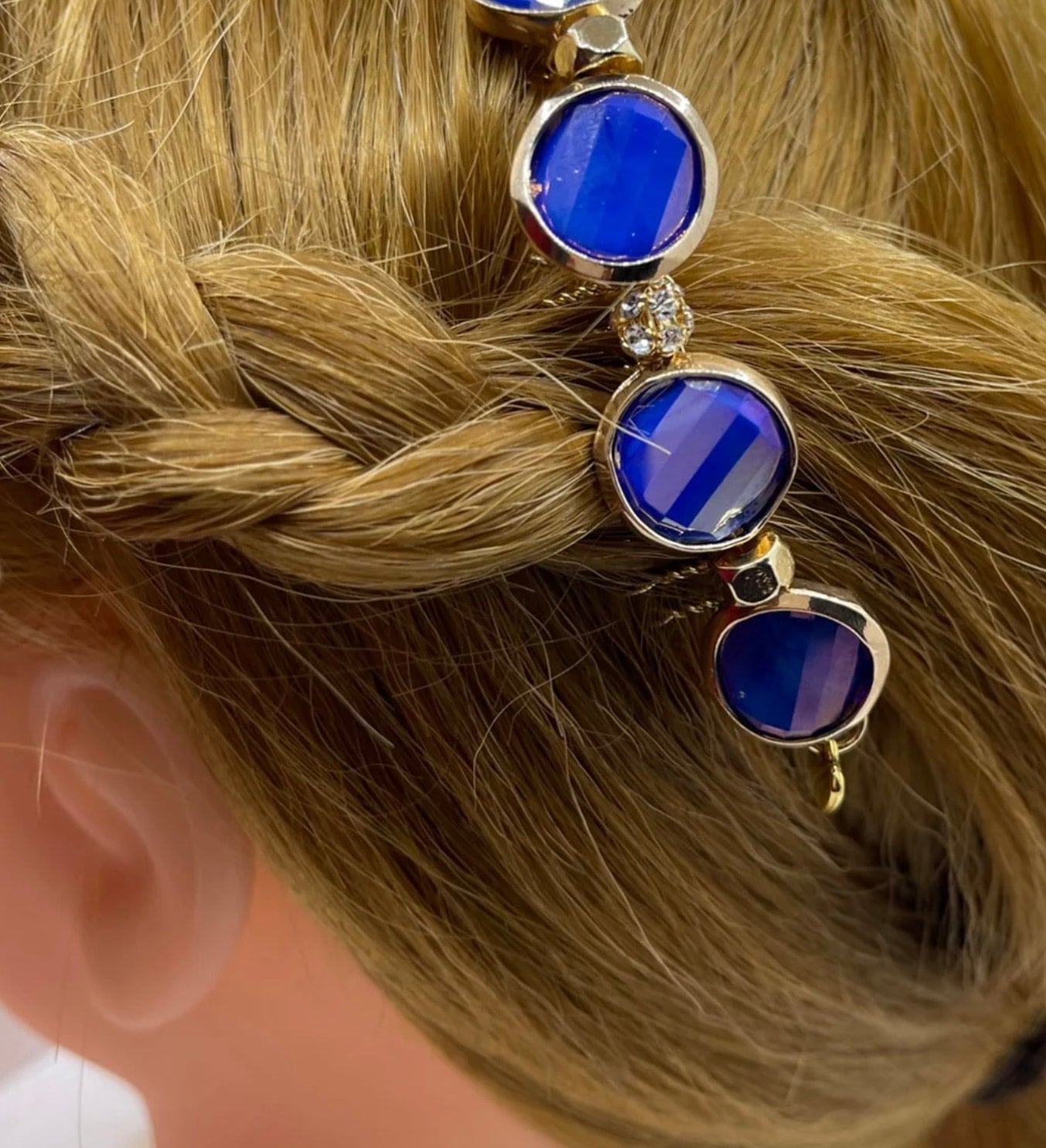 DP-244 BLUE GARDENIA | BLUE STONES WITH GOLD METAL EDGE