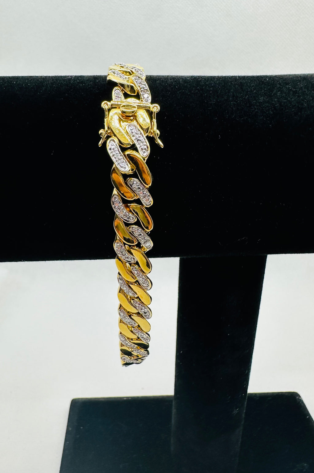 DP-268   Men's Diamond Accent Curb-Link Bracelet Yellow Gold-Plated 9.5" (9mm)