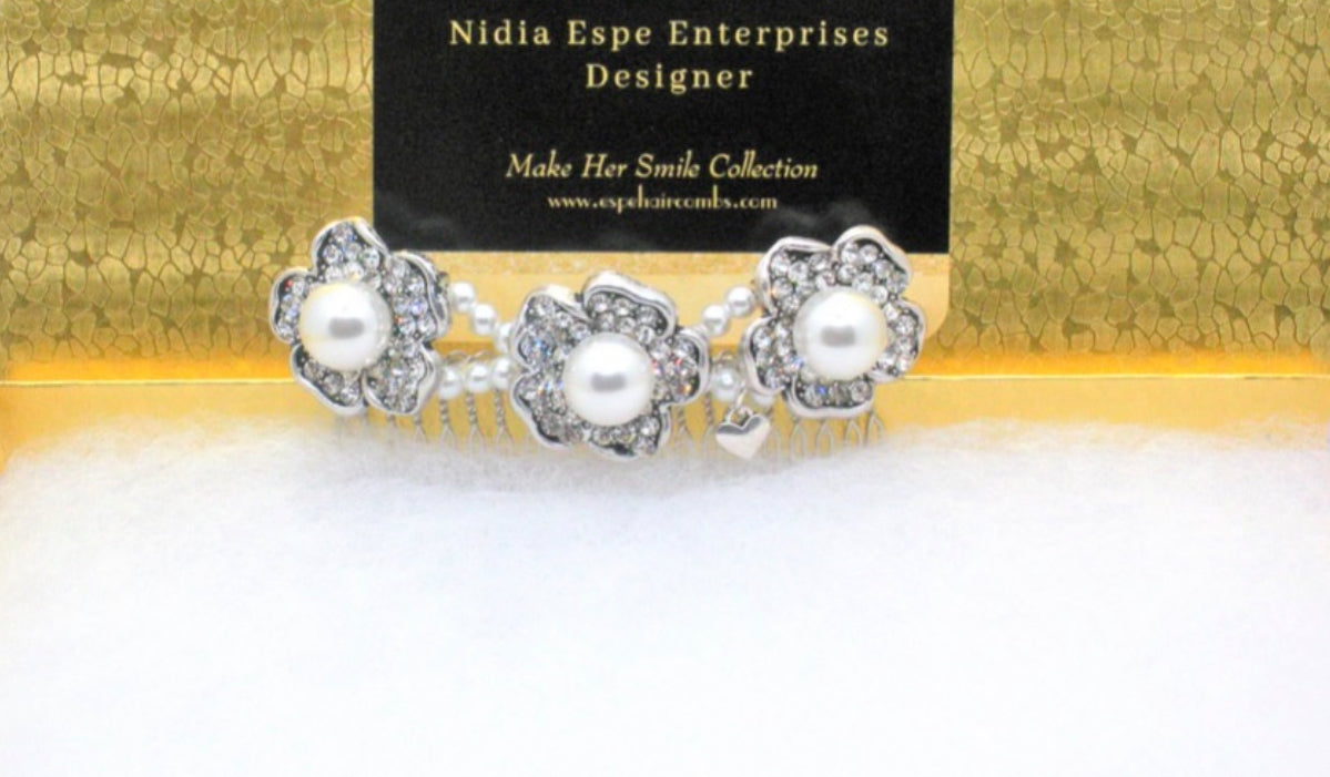 DP-230 PRISTINE | FLOWER SLIDERS WITH DIAMONDS AND A PEARL