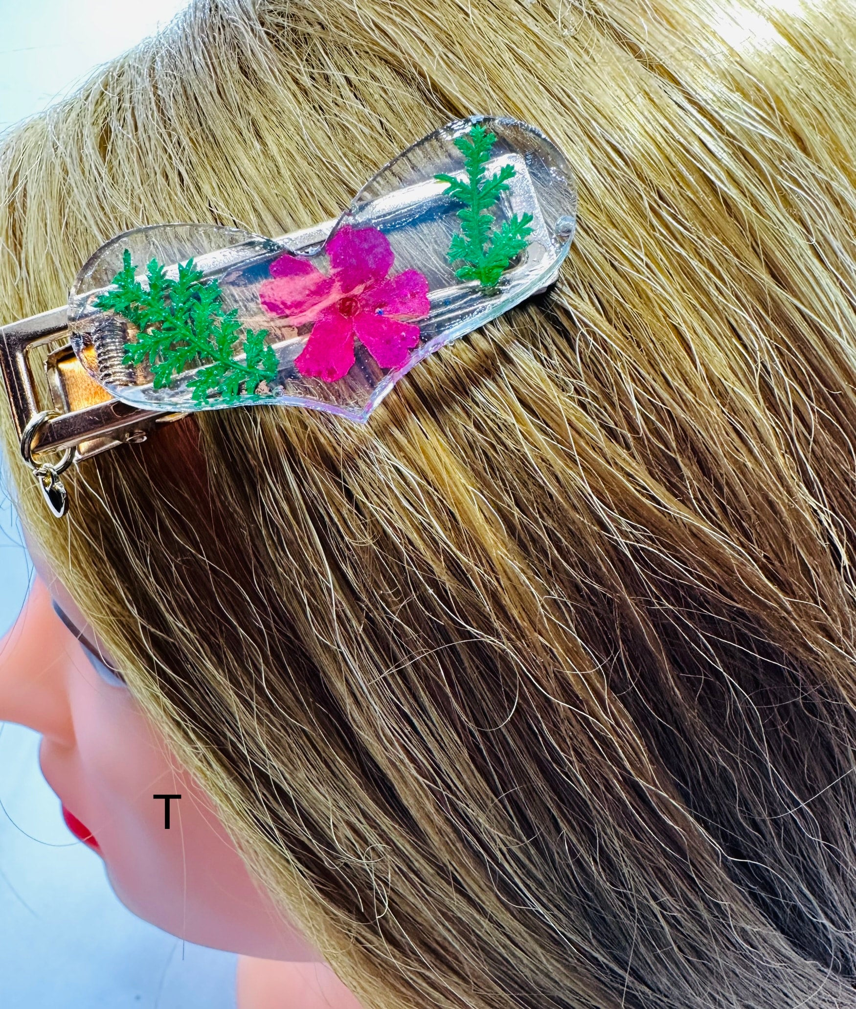 DP-270 FUN CLIPS | WITH COLORFUL BEADS GLITTER, BUTTERFLIES AND MADE WITH RESIN IN GOLD METAL