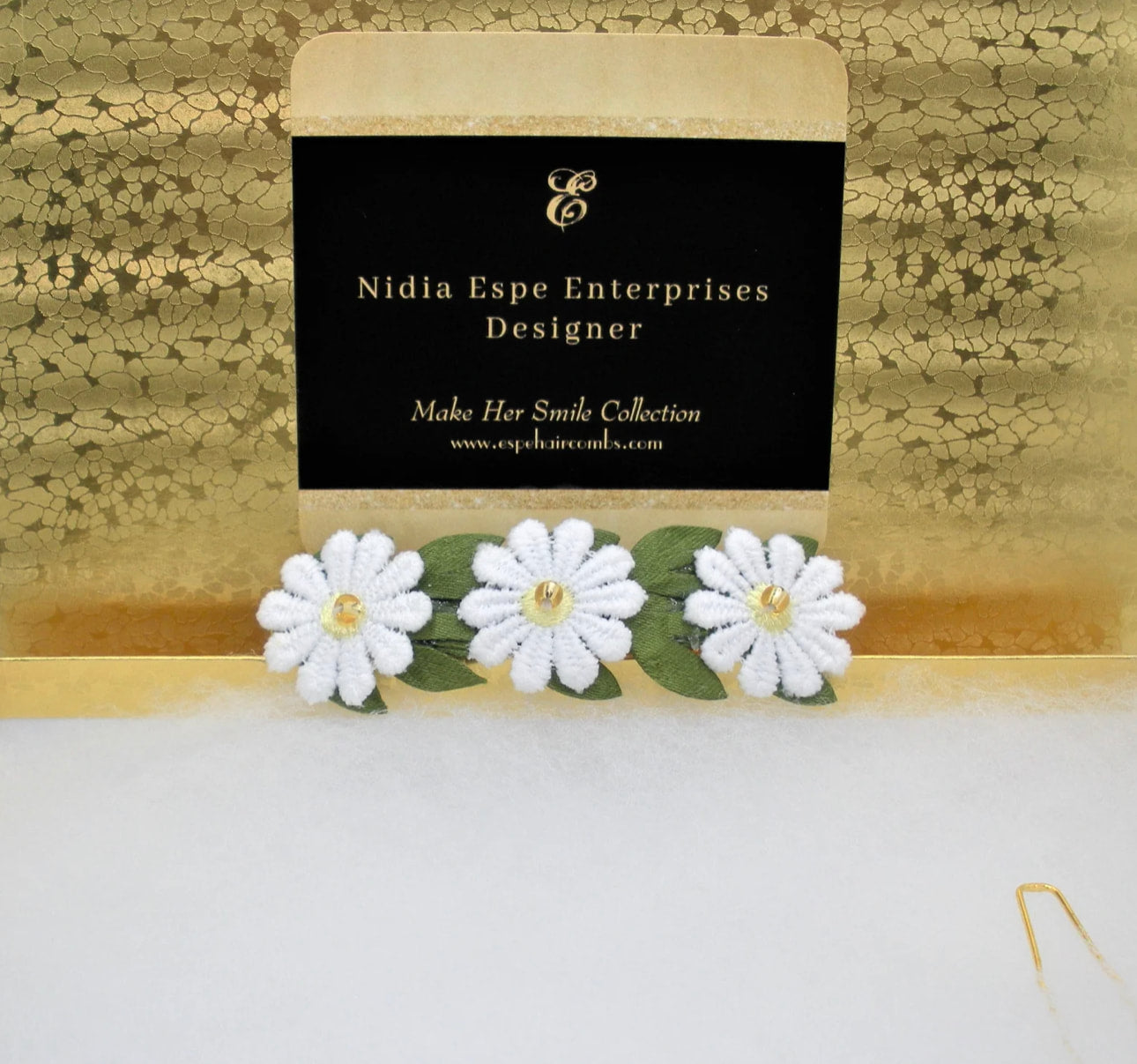 DP-197 WHITE DAISIES| DAISIES FLOWERS IN FABRIC WITH GREEN LEAVES & YELLOW BEADS