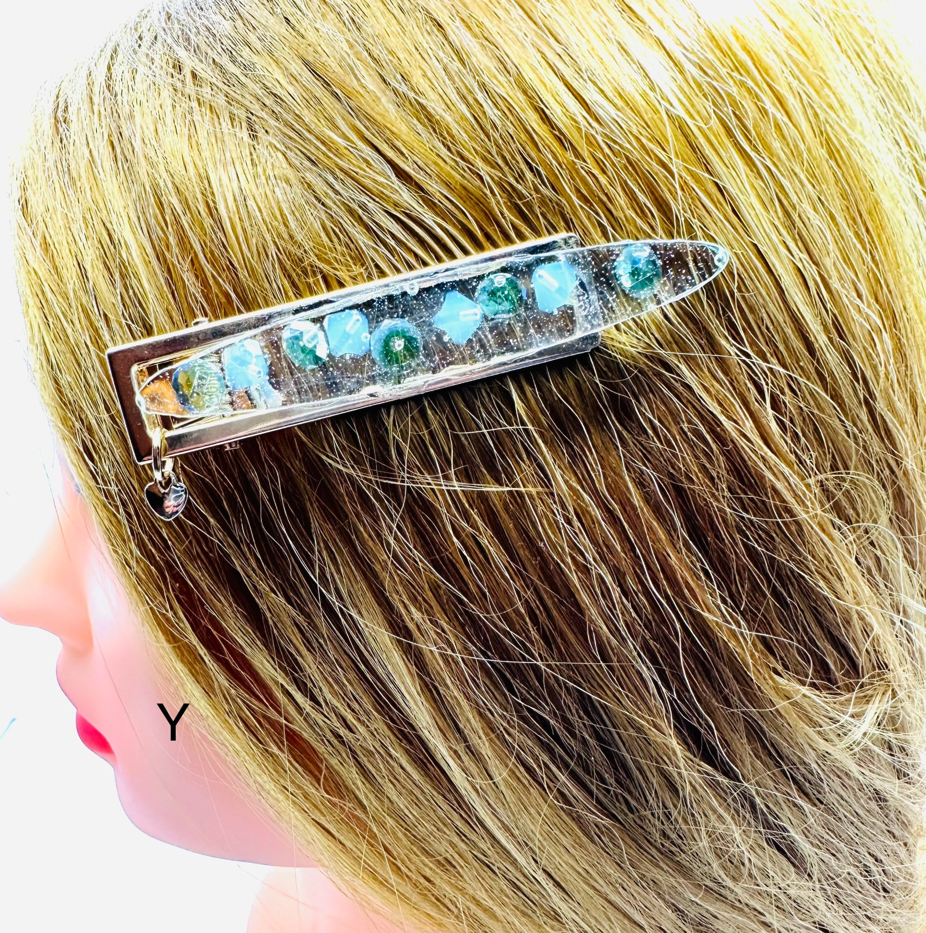 DP-270 FUN CLIPS | WITH COLORFUL BEADS GLITTER, BUTTERFLIES AND MADE WITH RESIN IN GOLD METAL