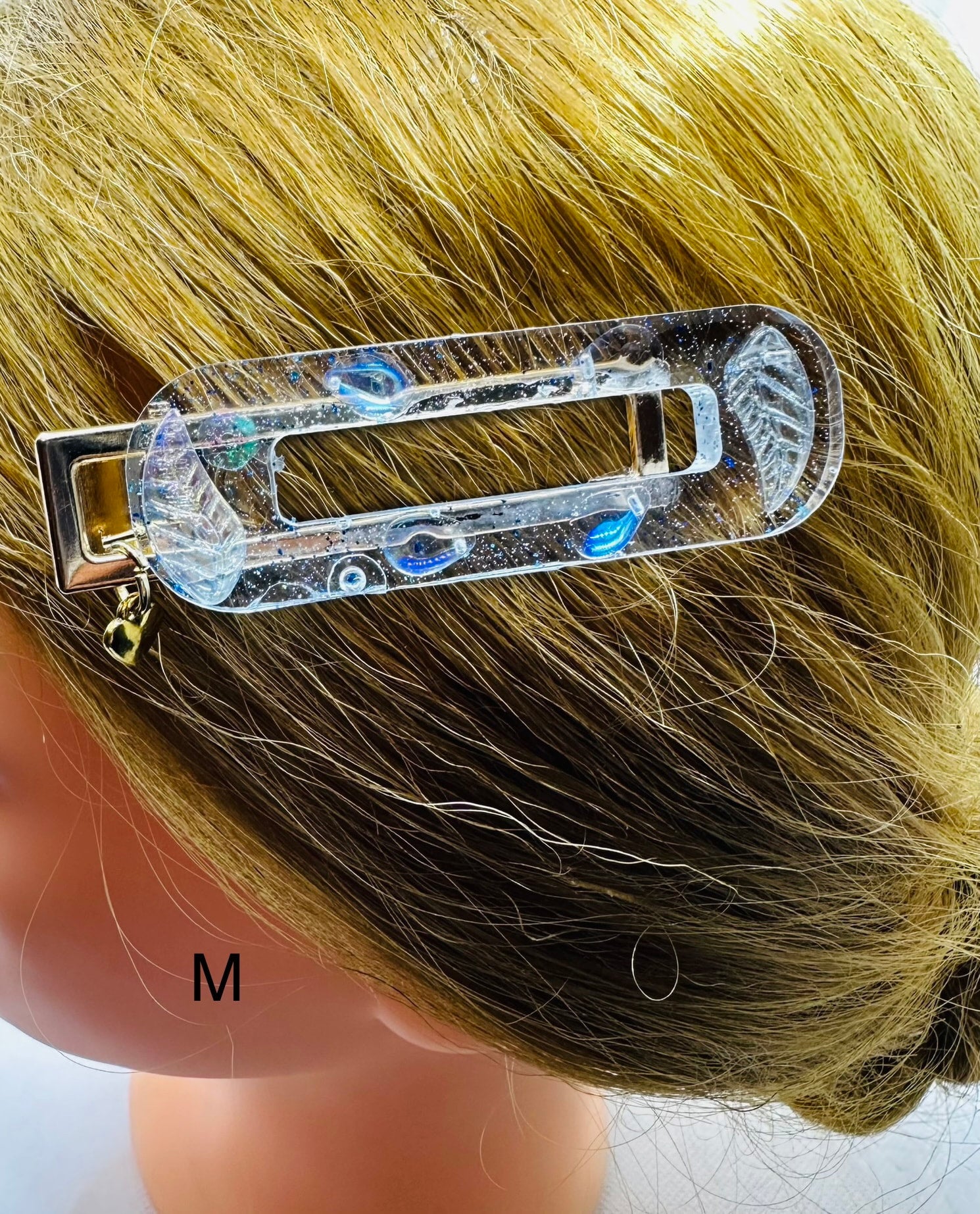 DP-270 FUN CLIPS | WITH COLORFUL BEADS GLITTER, BUTTERFLIES AND MADE WITH RESIN IN GOLD METAL