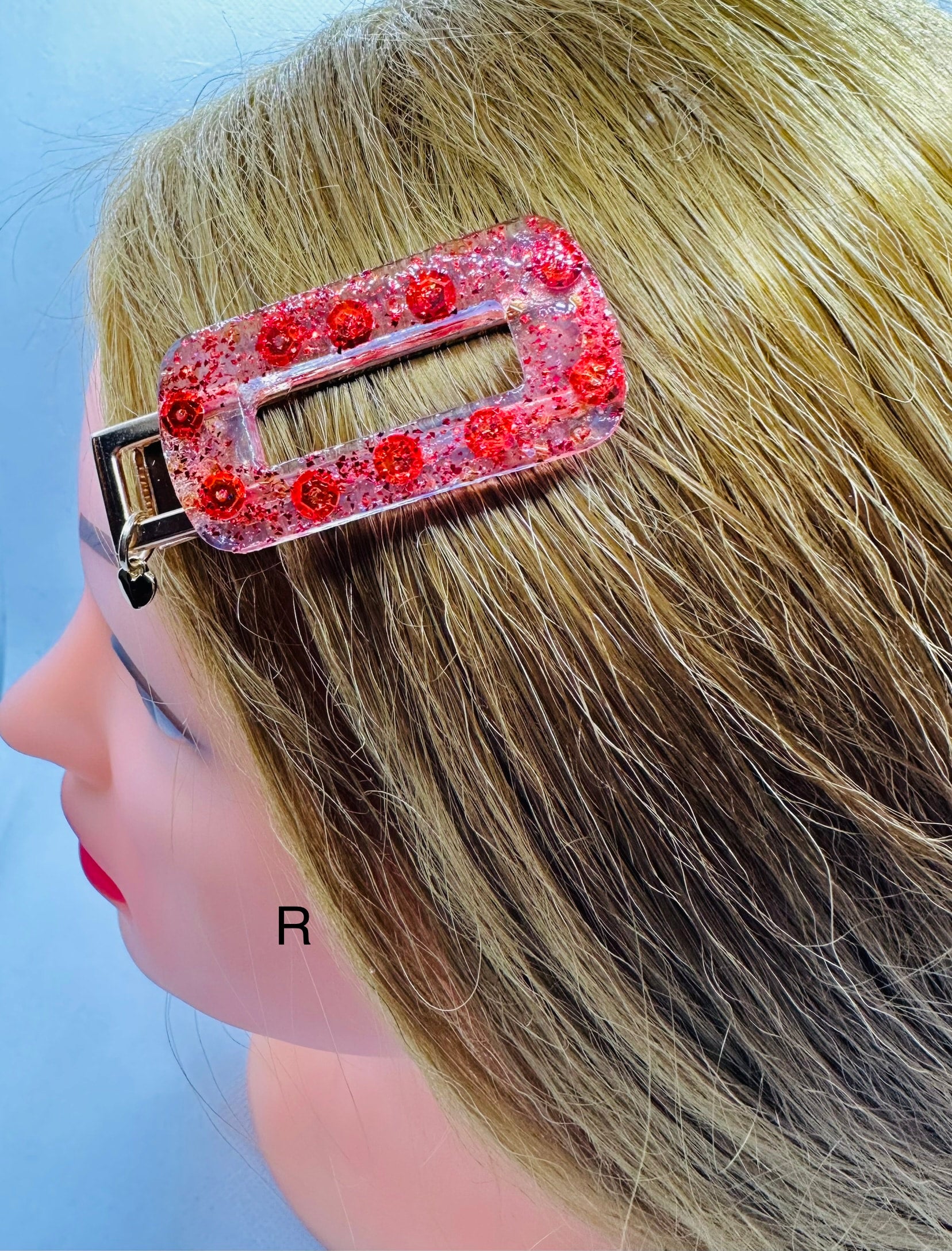 DP-270 FUN CLIPS | WITH COLORFUL BEADS GLITTER, BUTTERFLIES AND MADE WITH RESIN IN GOLD METAL