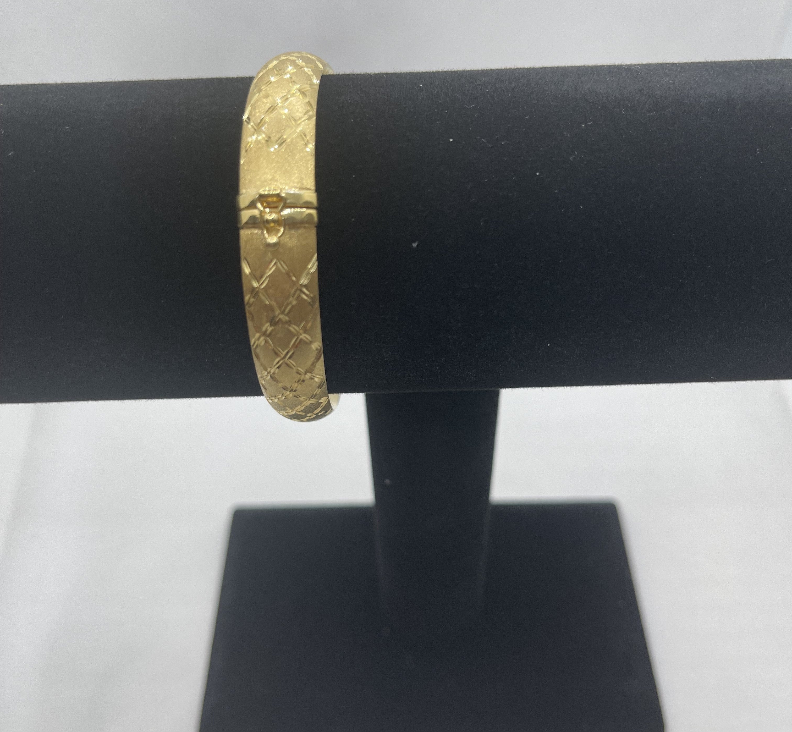 DP-258 Diamond Cut Bangle Bracelet 18K Gold Plated Sterling Silver 7.75 " 925