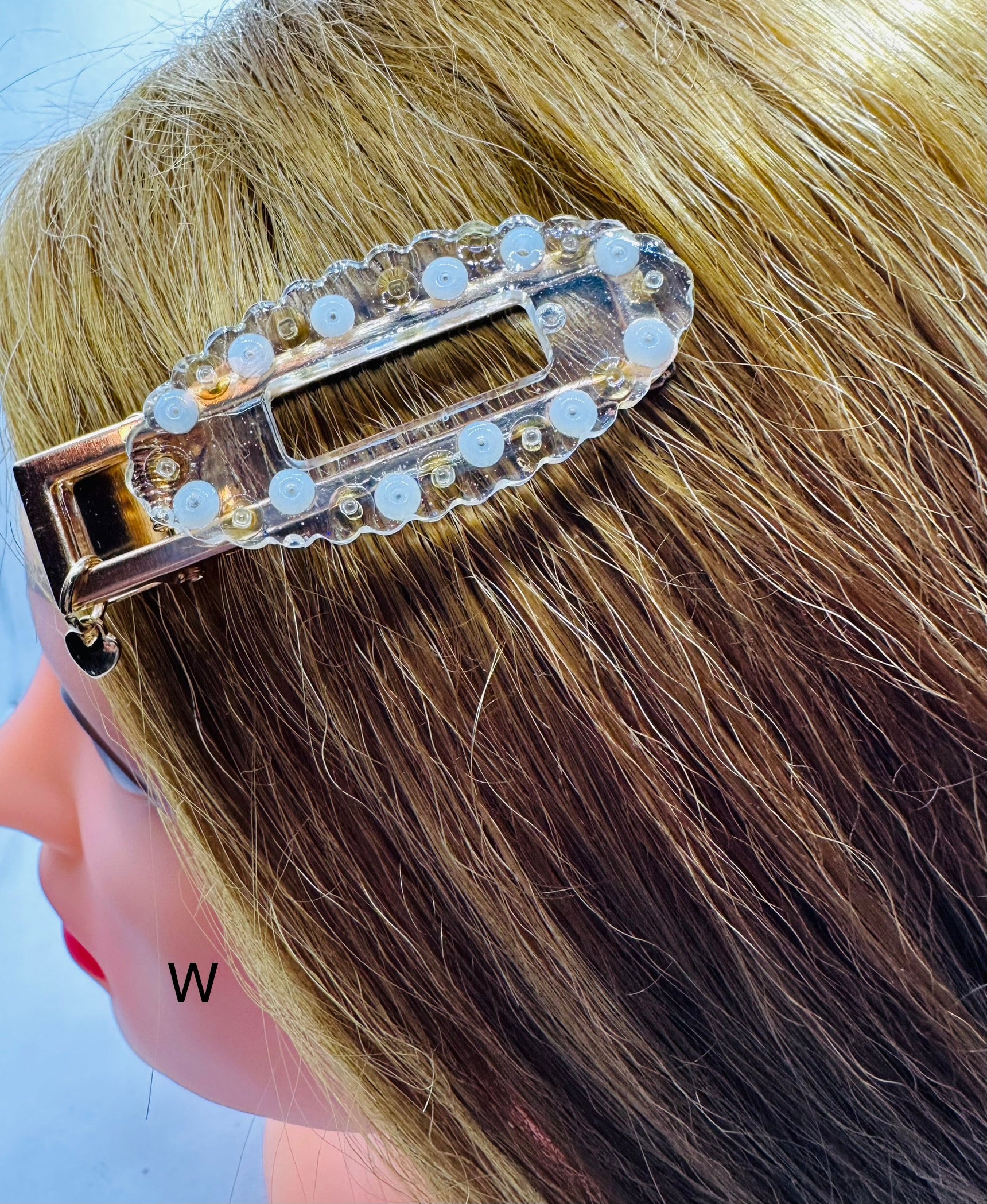 DP-270 FUN CLIPS | WITH COLORFUL BEADS GLITTER, BUTTERFLIES AND MADE WITH RESIN IN GOLD METAL