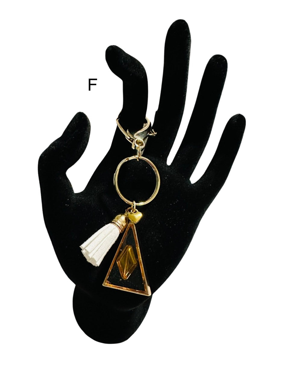 DP-272 SOUVENIR 2| SMALL(CHICO)KEYRING MADE WITH COLORFUL BEADS, GLITTER, SEQUENCES AND RESIN IN GOLD METAL