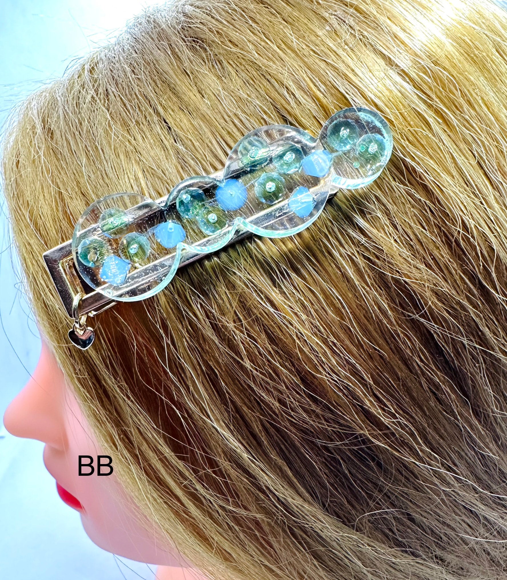 DP-270 FUN CLIPS | WITH COLORFUL BEADS GLITTER, BUTTERFLIES AND MADE WITH RESIN IN GOLD METAL