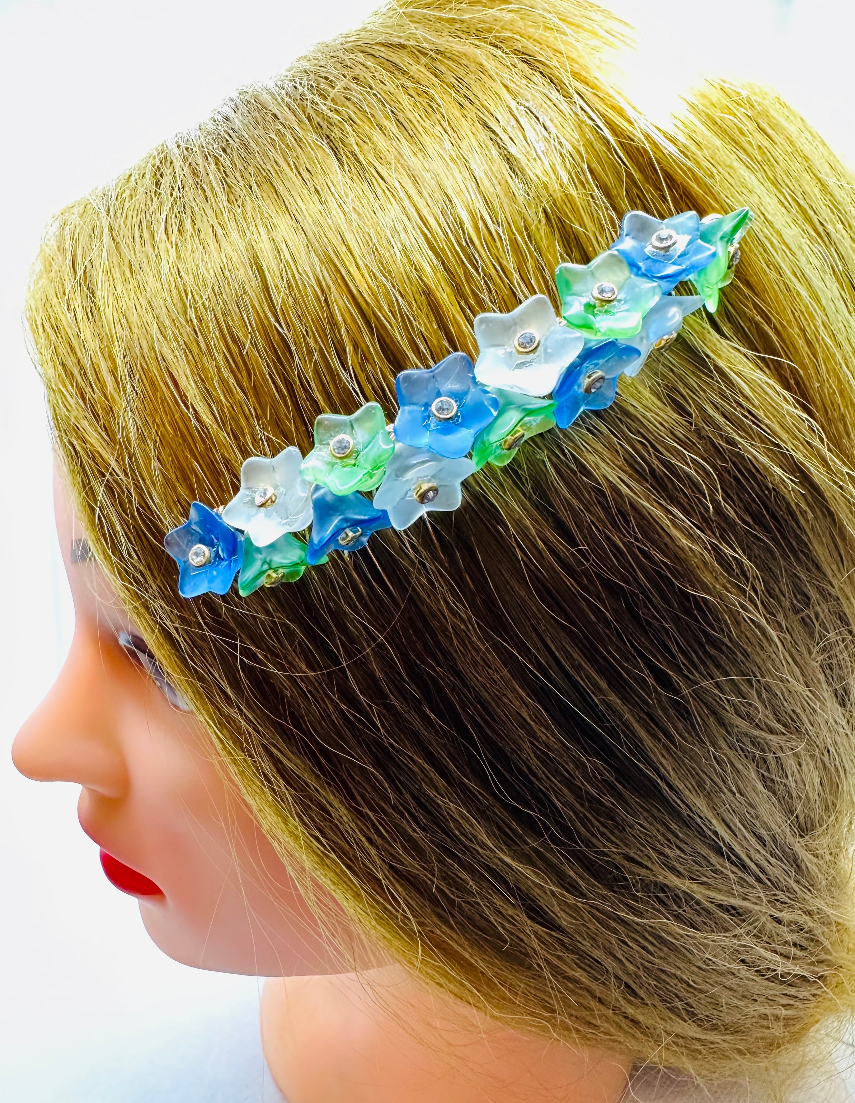 DP-274 BELIEVE | GREEN , BLUE & WHITE GLASS FLOWERS WITH GLASS DIAMONDS.